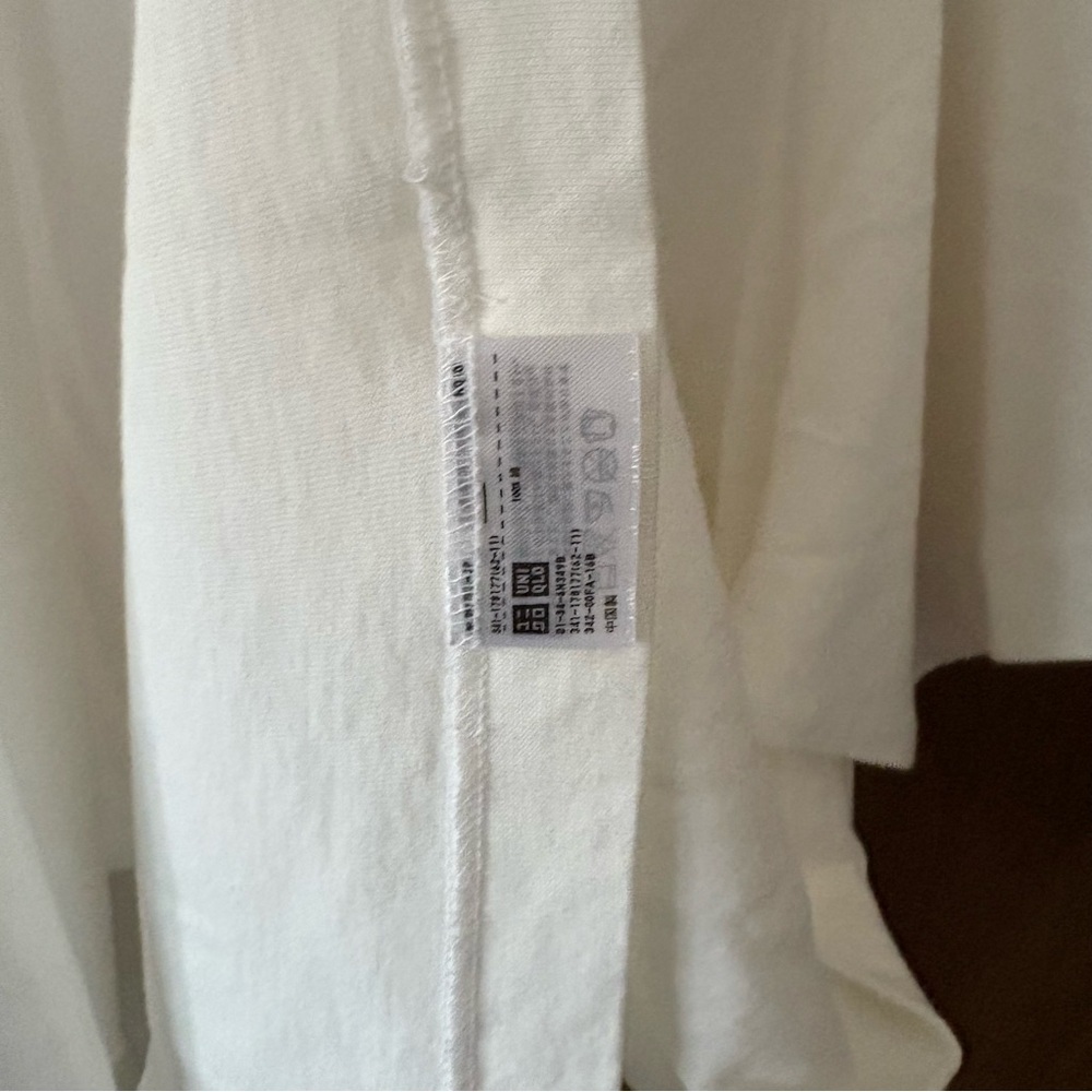 NEW KAWS x UNIQLO 2016 sz L LOGO White Tee Short Sleeve Tshirt - Picture 14 of 14